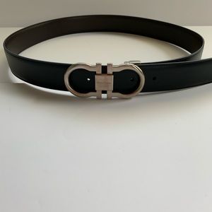 Reversible leather belt . Black and brown